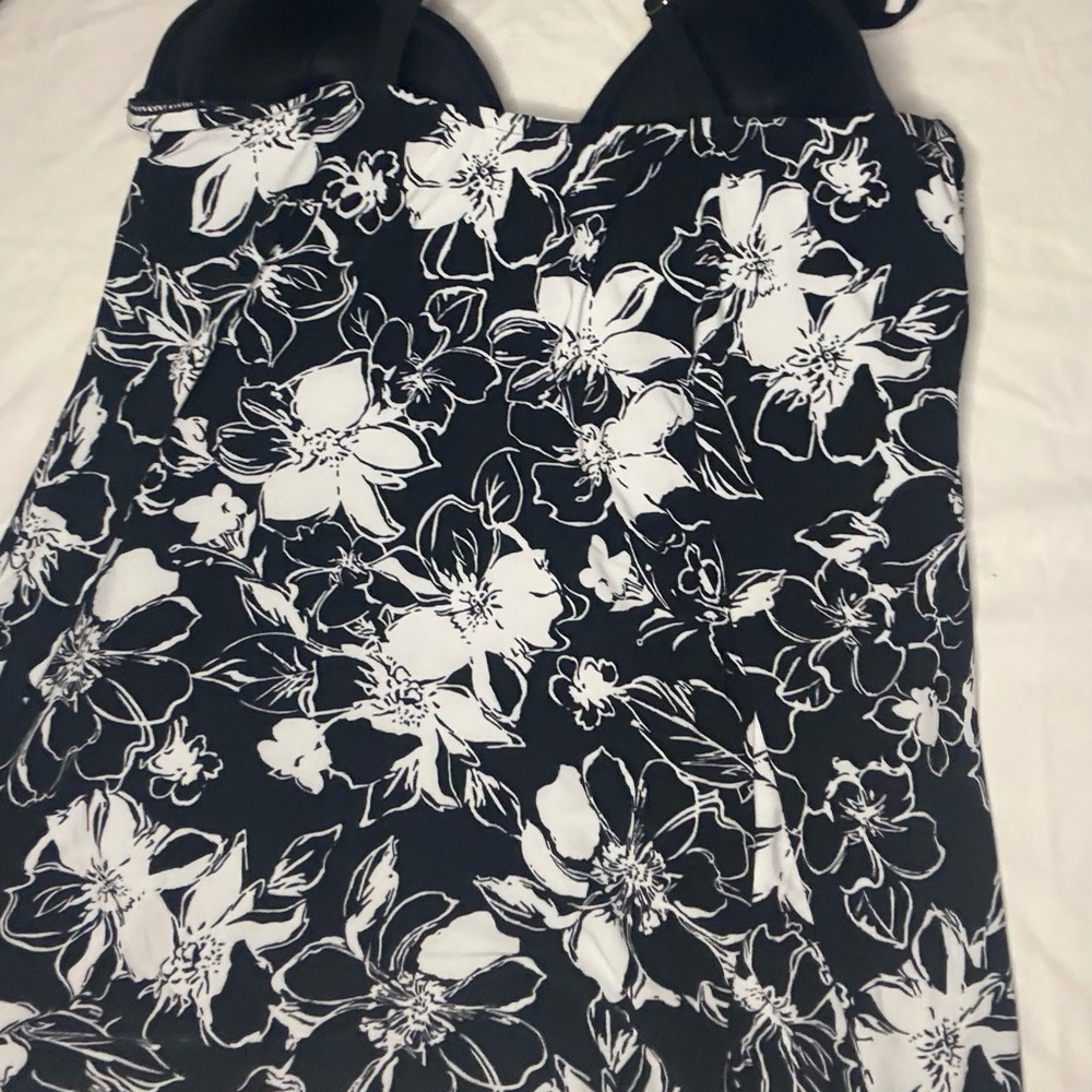 Floral Black and White Strappy swimwear - Picture 6 of 9